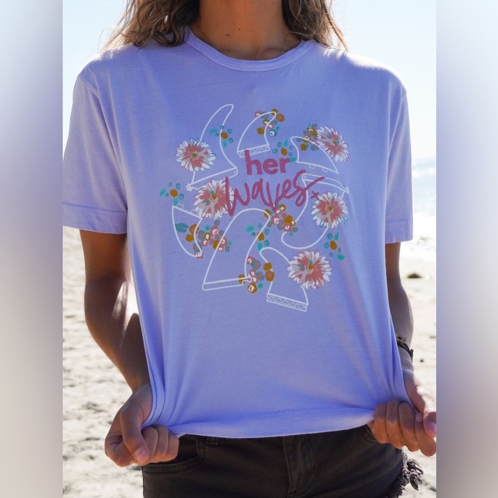 HER WAVES EMBROIDERED BOXY TEE
